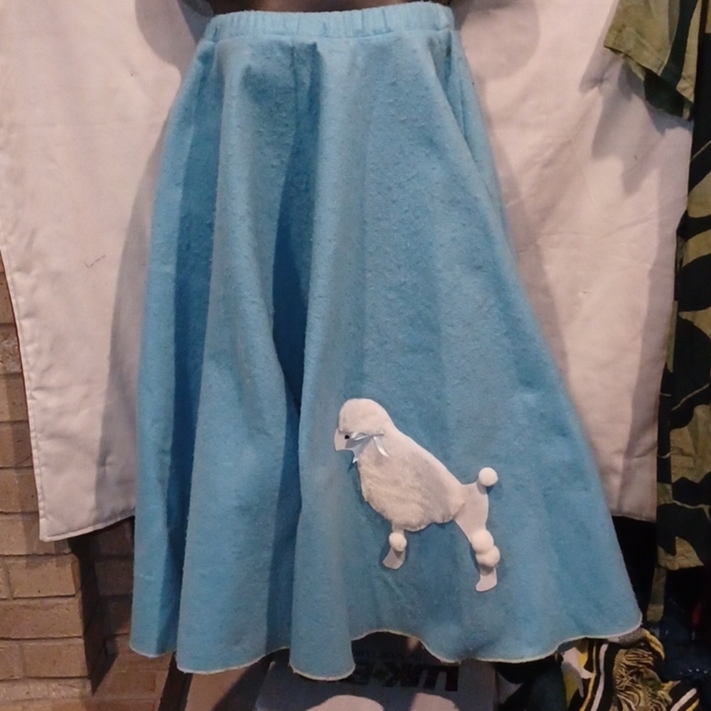 Distinctive Costumes Felt poodle skirt.  Size medium, Halloween